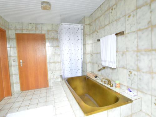 Cozy Holiday Home In Tettscheid With Private Garden