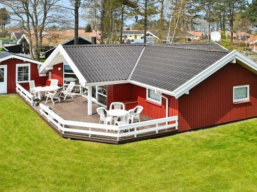 Three-bedroom Holiday Home In Otterup 2