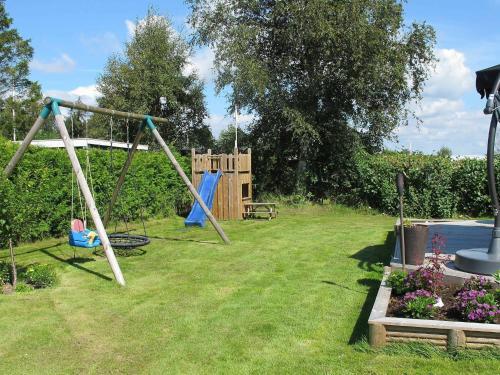 Three-bedroom Holiday Home In Stubbek�bing