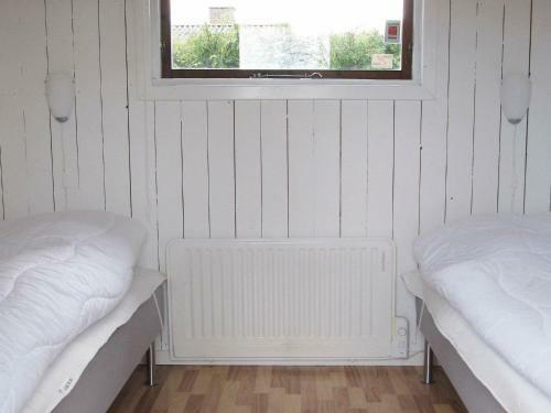 Three-bedroom Holiday Home In Stubbek�bing