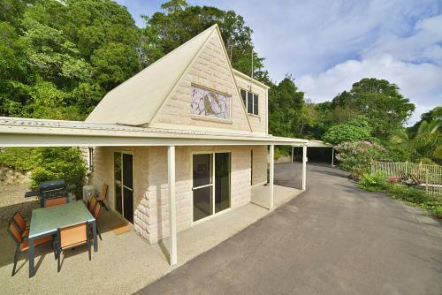 Lodge Cooroy Country Cottages