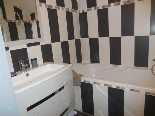 House Agreable Chalet *** Proche Du Lac