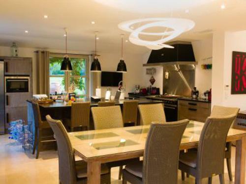 Les Baux de Provence Villa Sleeps 10 Pool Air Con