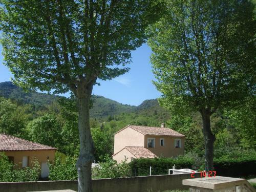 Bed & Breakfast La Maison Blanche Chambres D?h�tes - B & B Quillan