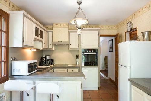 Tavernes Villa Sleeps 8 Pool Wifi