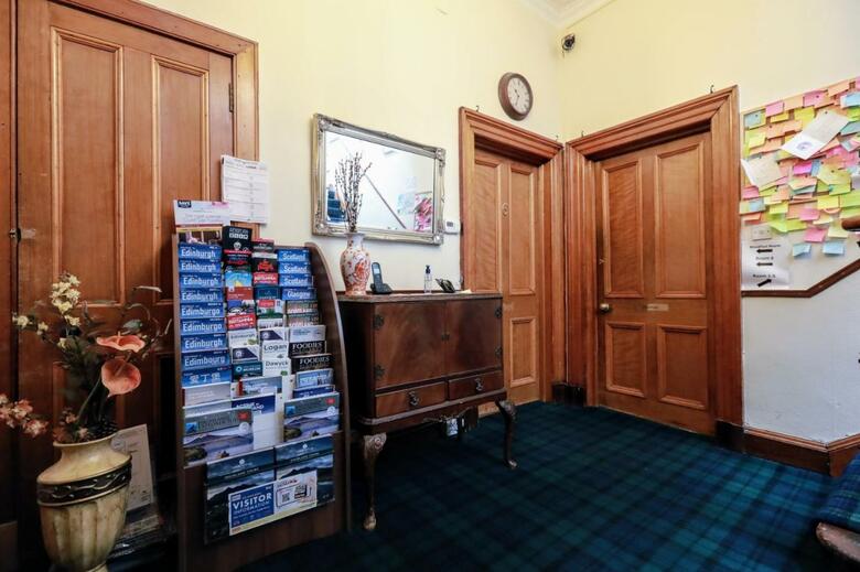 Hostal Airdenair Guest House