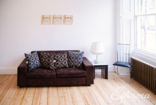 Edinburgh New Town Apartment - Elforma - Barony Suite