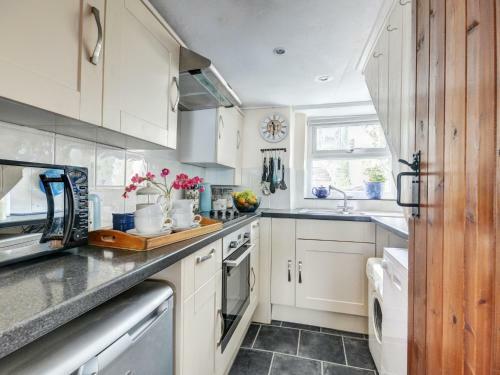 Cozy Holiday Home In Northam With Garden