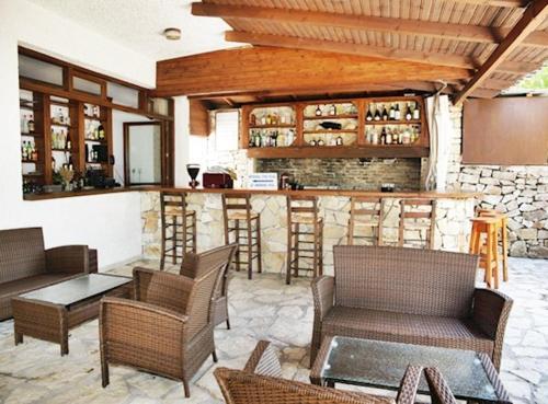 Bastas Hotel & Studios