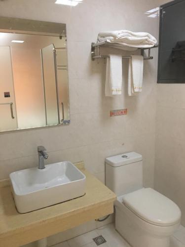 Guilin Twelve Beach Holiday Hotel