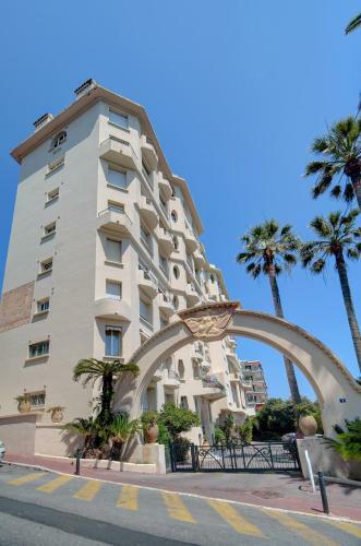 Brand New Three-bedroom Sea View Apartment