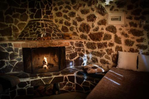 Hostal Paliokastro Guesthouse