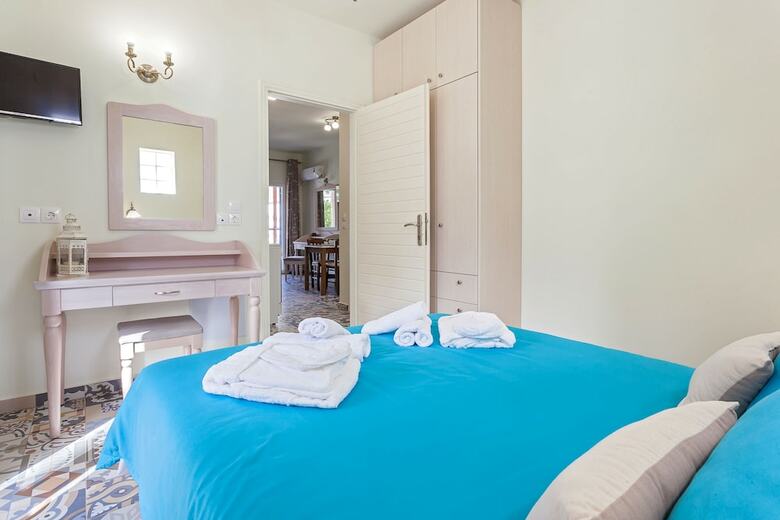 Stafylos Suites & Boutique Hotel