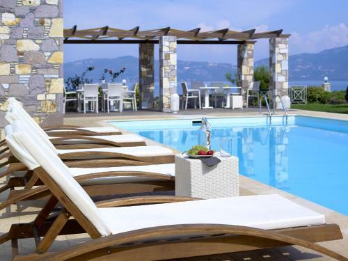 Aeolis Apartments & Studios