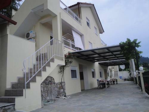 Nestor Apartments