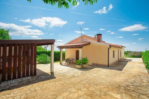 Holiday Home Prenc (Pzn212)