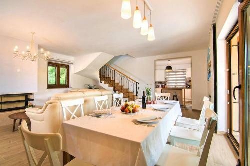 Holiday Home Jadran (lbn310)