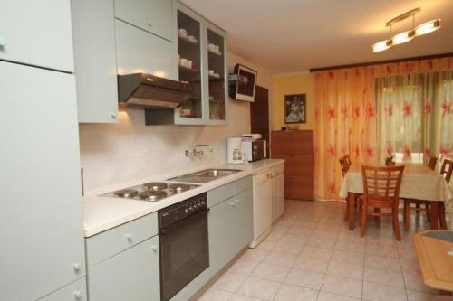 Apartments With A Parking Space Novigrad - 7108