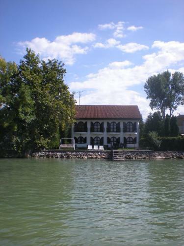 Holiday Homes In Balatonszarszo 20090
