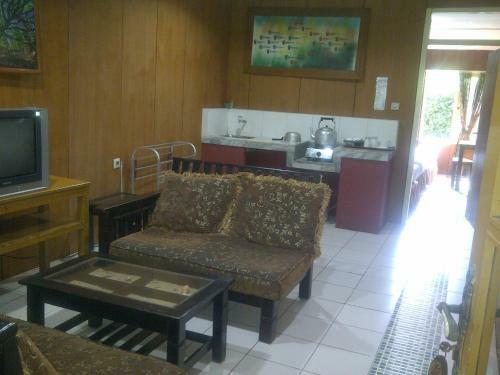 Hotel Lembah Safari Cisarua