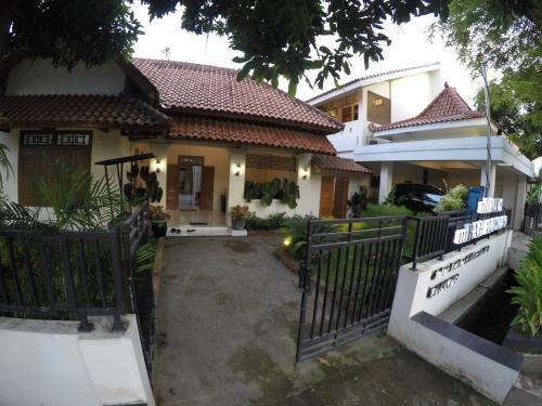 Hostal Reddoorz @ Letjend S. Parman Pacitan