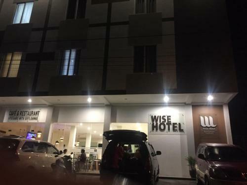 Wise Hotel Tomohon