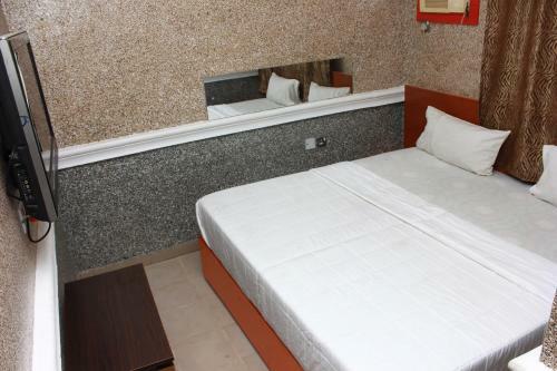 Hotel Double One Suites & Lodge