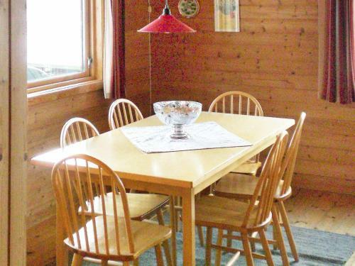 Three-bedroom Holiday Home In Nordfjordeid 2