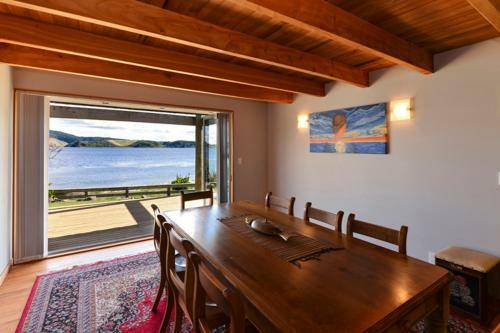 Rotorua Lakes Luxury Lakeside Bed And Breakfast
