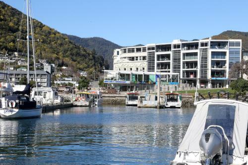 Oxley's Family Apartment