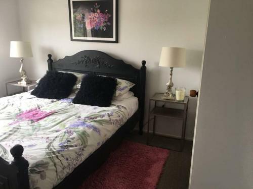 Sunny, Stylish & 2 Minutes From The Beach