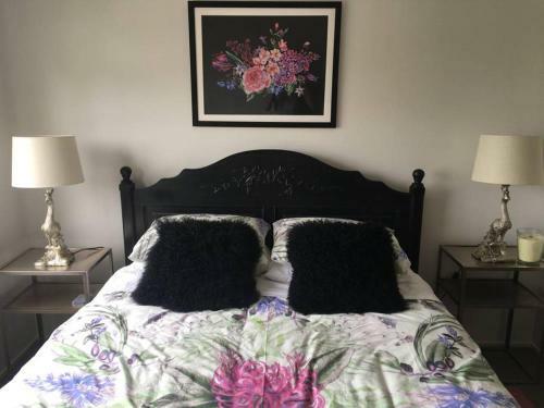 Sunny, Stylish & 2 Minutes From The Beach