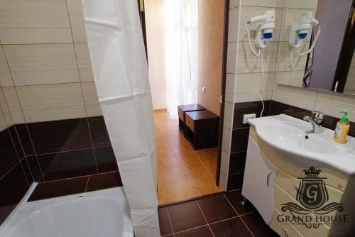 Hostal Guest House Grand House