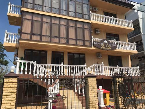Hostal Guest House Grand House