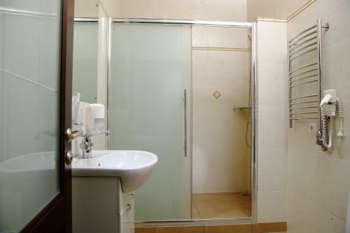 Hostal Atrium Guest House