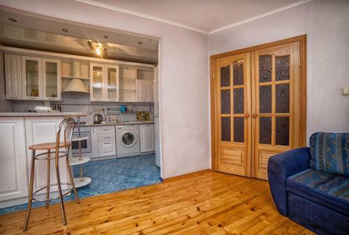 Apartamento 3-bedroom Studio On Nikolaeva 36a