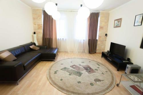 Apartamento 2kv Alieksandra Matrosova 1/2