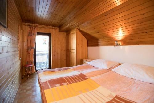 Hostal Apartments Pri Urhu
