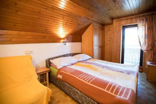 Hostal Apartments Pri Urhu