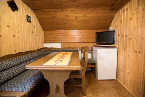 Hostal Apartments Pri Urhu