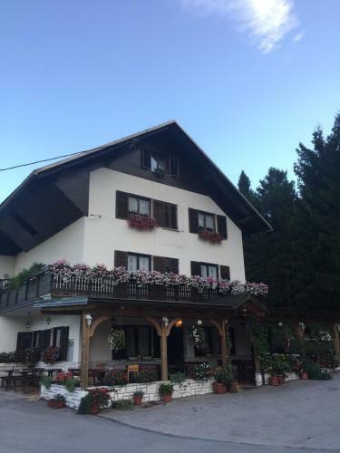 Hostal Guest House Kme?ki Hram