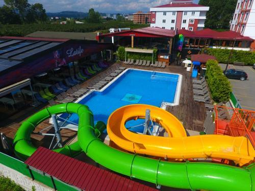Grand Ayzek Hotel