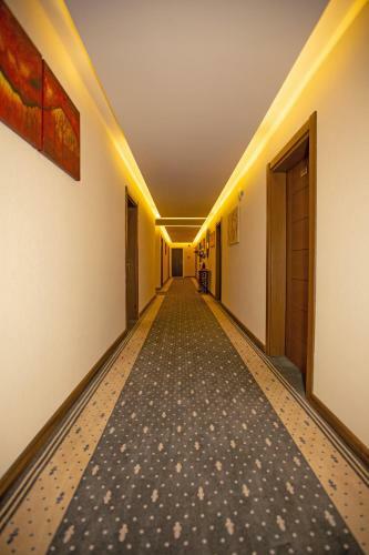 Jolnar Garden Hotel