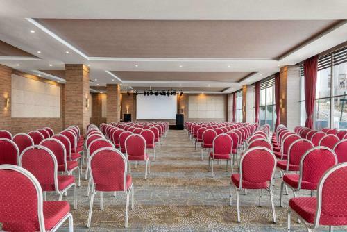 Hotel Ramada Resort By Wyndham Unye