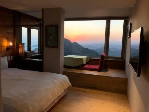 Jiufen Happyland B&B