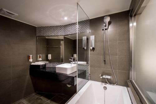 Royal Garden Hotel