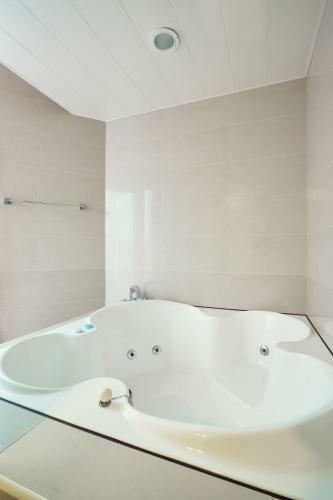 Taiwan Beauty Hotel - Sun Moon Lake