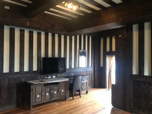 Black Forest Manor