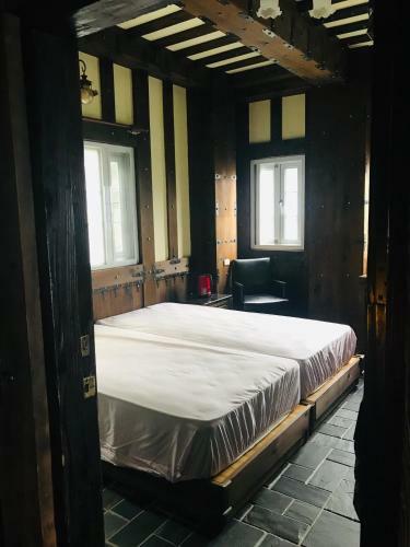 Black Forest Manor