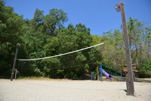 Morgan Hill Camping Resort Cottage 5